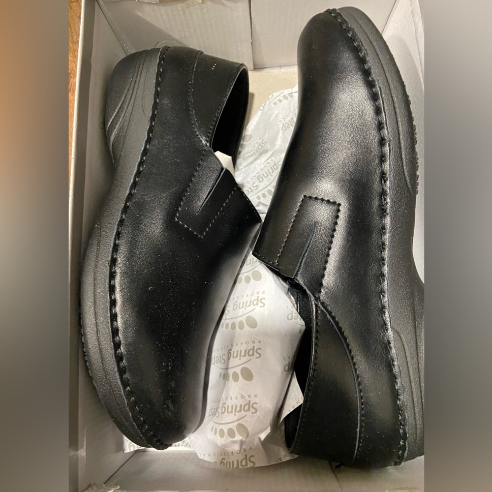Nursing shoes